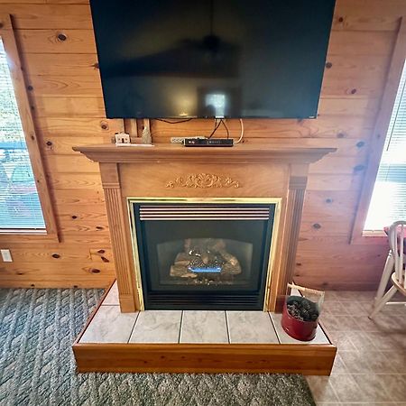 Cedar Creek Cabins #1 - Giant Spa Tub, Large Wooded Porch, Full Kitchen, 1 Bedroom Eureka Springs Eksteriør billede