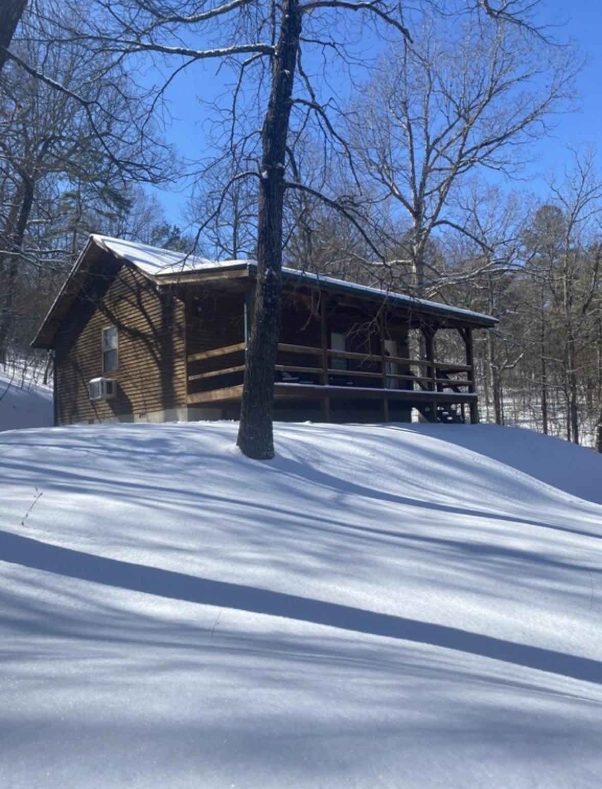 Cedar Creek Cabins #1 - Giant Spa Tub, Large Wooded Porch, Full Kitchen, 1 Bedroom Eureka Springs Eksteriør billede
