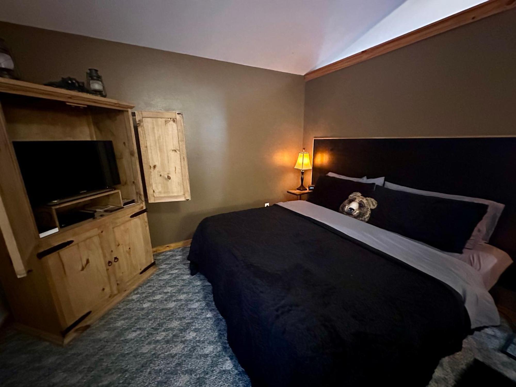 Cedar Creek Cabins #1 - Giant Spa Tub, Large Wooded Porch, Full Kitchen, 1 Bedroom Eureka Springs Eksteriør billede